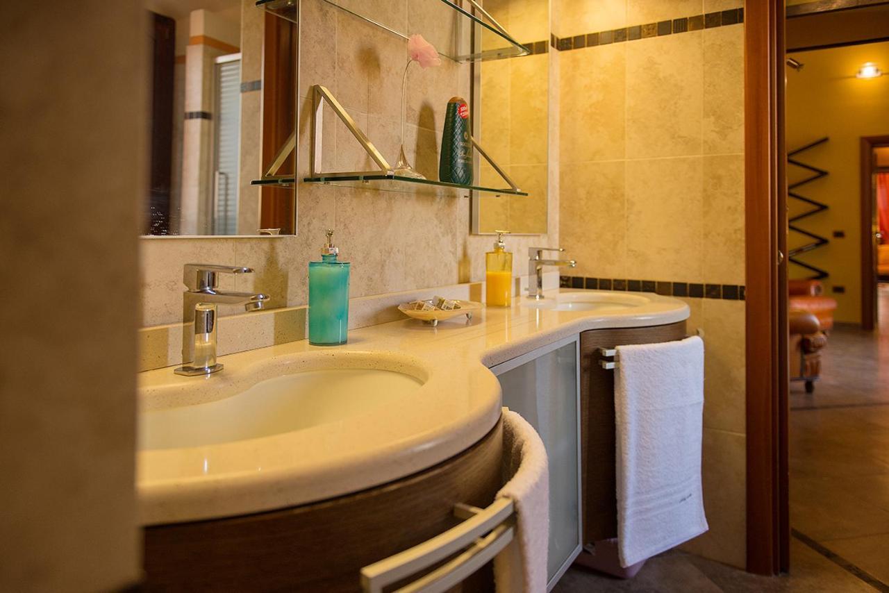 Luxury Home Bosa Apartment Buitenkant foto