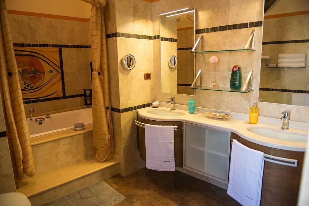 Luxury Home Bosa Apartment Buitenkant foto